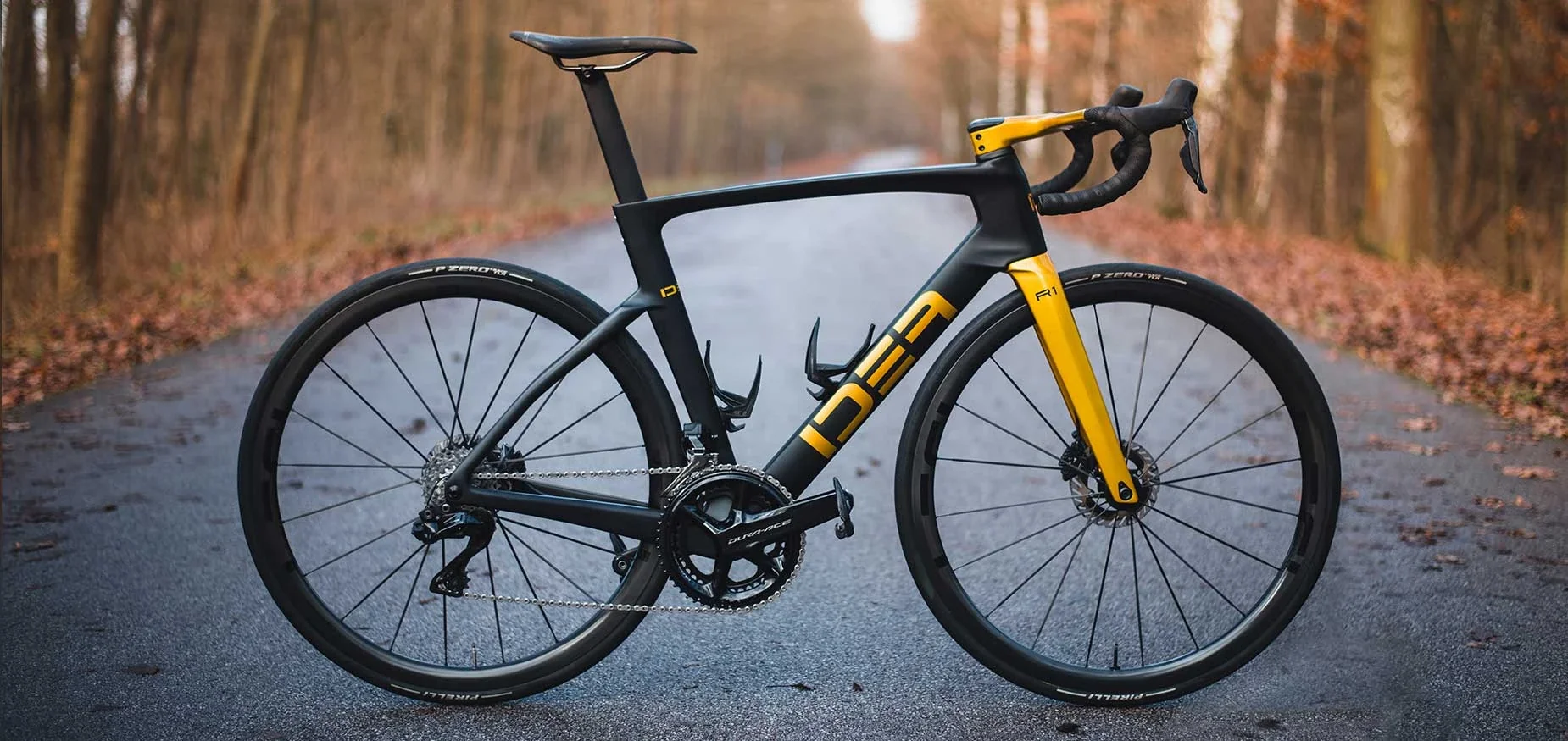 A black and gold IDEA R1 AERO frameset