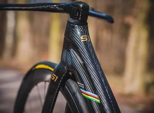 Visible KEPR carbon weave