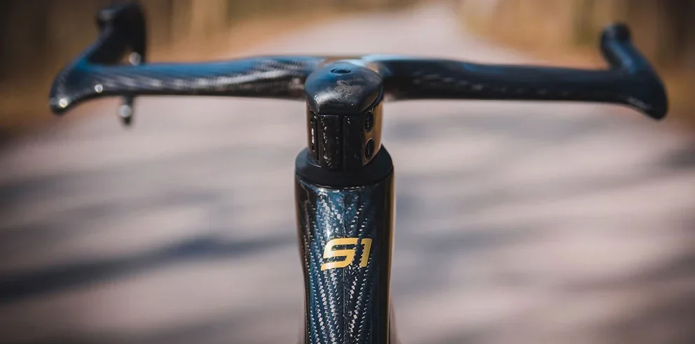 The integrated cockpit and front section of the IDEA S1 AERO frame