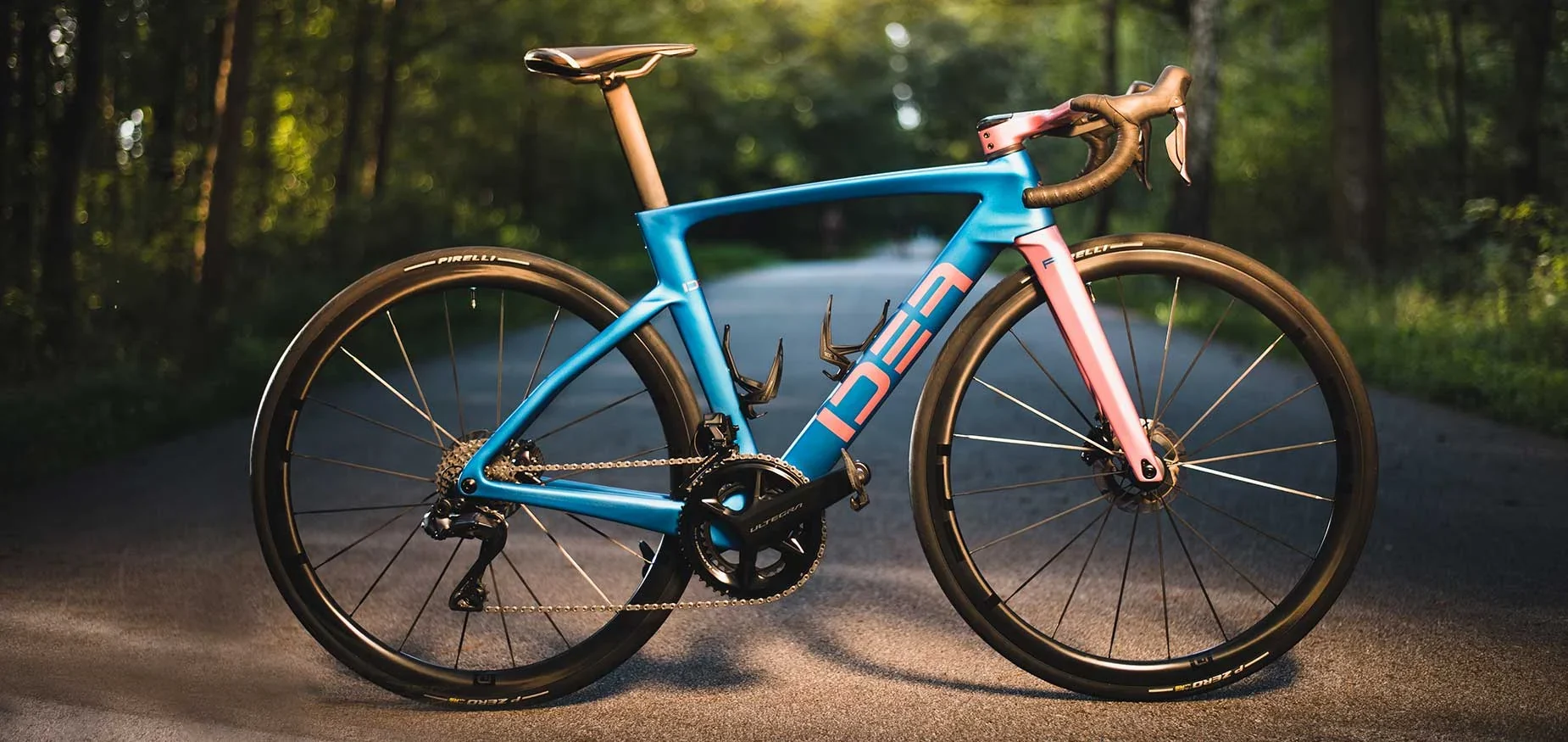 A detail of the custom IDEA R1 AERO design