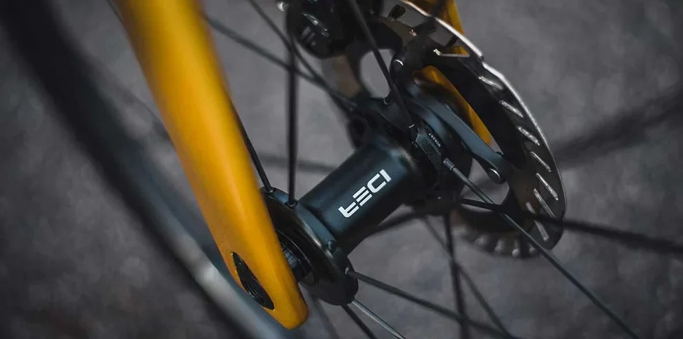 A close-up of the front hub and fork of the IDEA R1 AERO